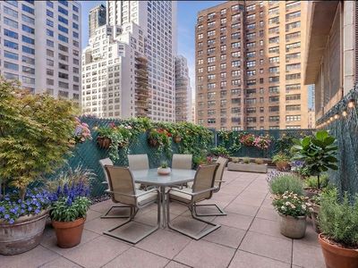 301 E 62nd St APT 2B
