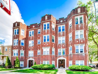 4857 W Roscoe St #1