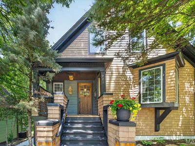 921 Newport Ave