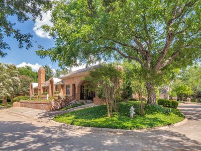 16028 Chalfont Pl