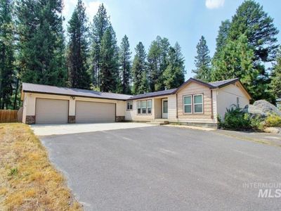 1649 Crown Point Pkwy