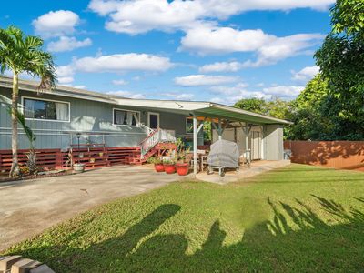 3738 Omao Rd