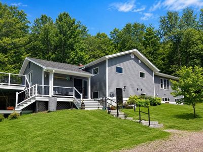 1093 East Hill Road