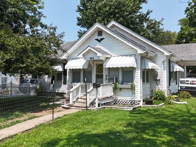 Property at 702 W Jefferson St, Pittsfield, IL