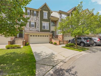 19 Lyons Ct #42
