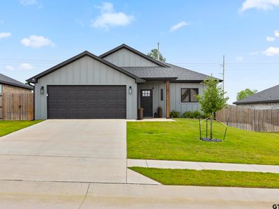 17322 Crossing Cir
