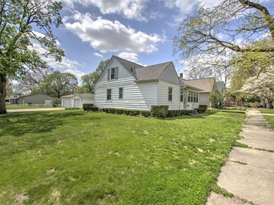 330 E Locust St