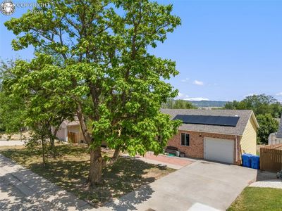 2430 Greenway Cir