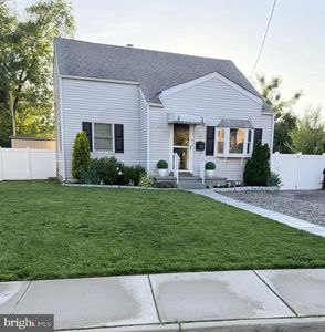 8 Runyon Dr