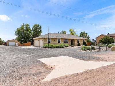 1112 E Ivory Dr