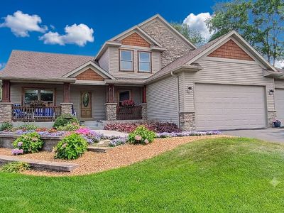 600 Topaz Ln