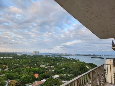 780 NE 69th St APT 1810
