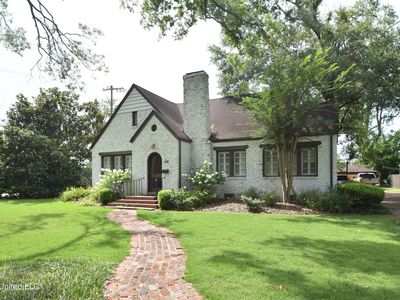 208 W Harding Ave