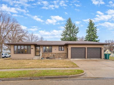 1913 Grant Dr