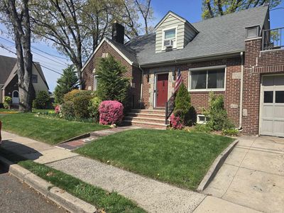 585 Monroe Pl