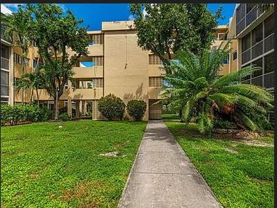 Property at 942 NE 199th St APT 202, Miami, FL