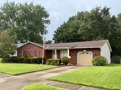 1900 Lakeview Dr