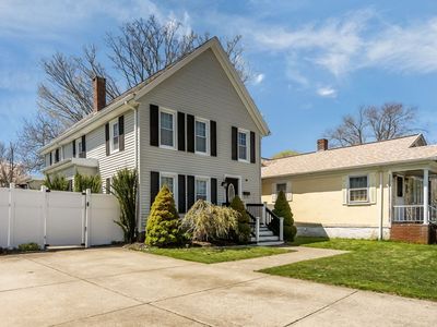 2453 Acushnet Ave