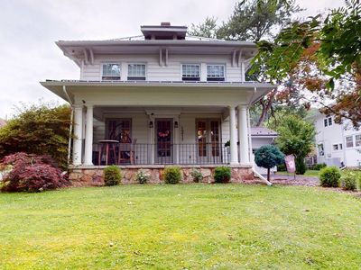 1211 Walnut St