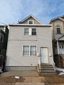 221 Center St
