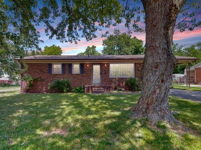 602 Holiday Park Dr