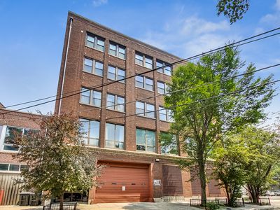 3323 N Paulina St APT 4E