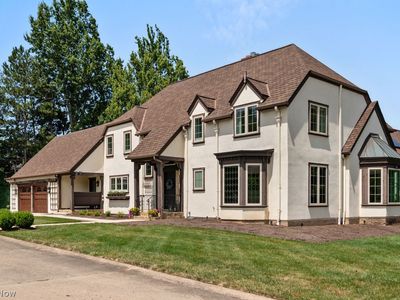 1062 Edgewater Ln