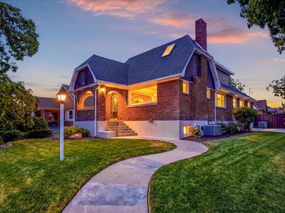 1387 E Emerson Ave S