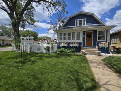 21 S Stacy Ave
