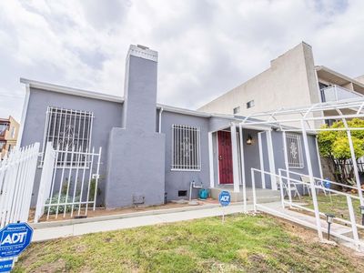 901 N Alexandria Ave