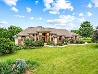 N66W38493 North Woodlake CIRCLE