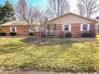 302 Country Club Est