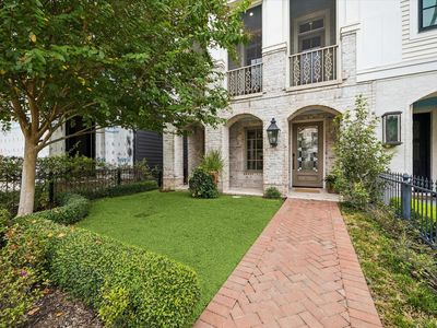 41 Crain Square Blvd