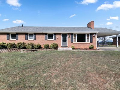 1204 W Hill Dr