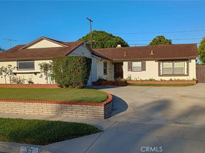 37 Hastings Ave