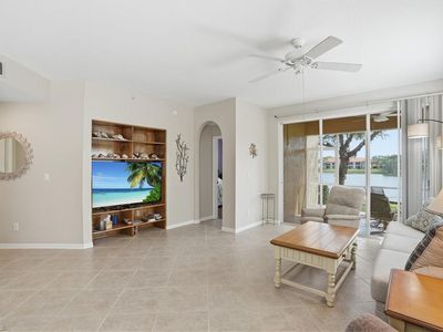 6560 Huntington Lakes CIR #104