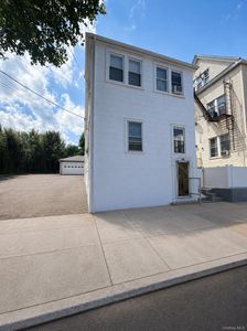 142 N 6th Avenue