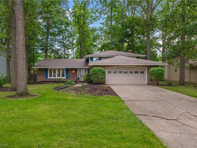 Property at 17069 Partridge Dr, Strongsville, OH