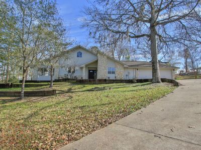 160 Lake Oaks Blvd
