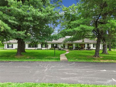 18 Country Aire Dr