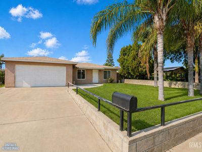 3909 Balboa Dr