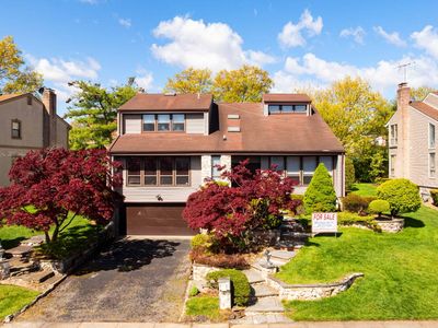 28 Crest Hollow Ln