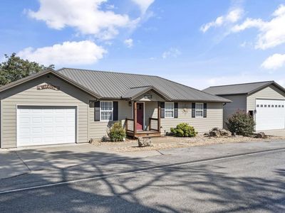 25690 Lakeview Drive