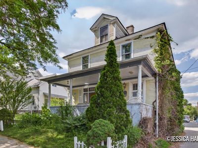 211 Trowbridge St NE