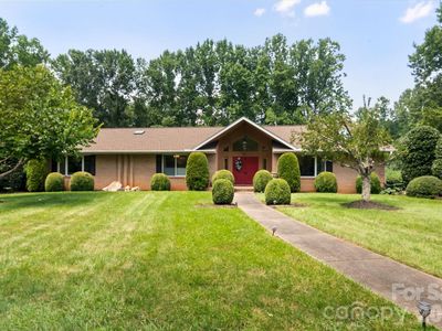 12 Highlander Ln