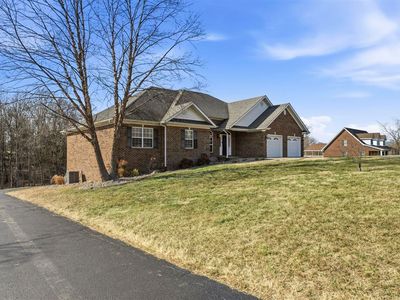 886 Megan Ln