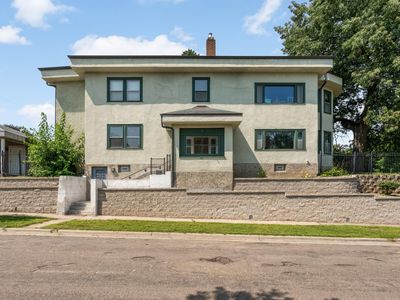 51 Albert St S