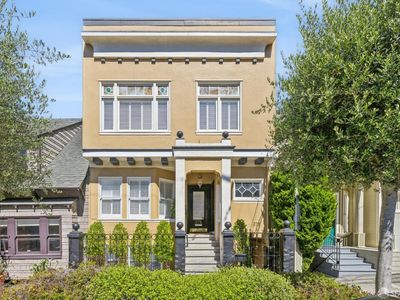 379 Douglass St