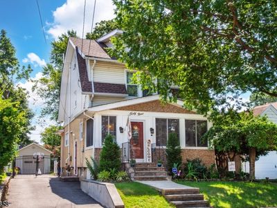 49 Bell St
