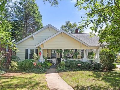 627 Hawthorne Rd